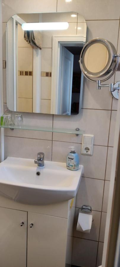 Ferienwohnung Im Rohrdachhaus Wustrow  Εξωτερικό φωτογραφία